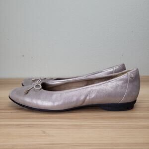 Clarks Womens Candra Light 13288 Gold Metallic Slip On Ballet Flat Size 11